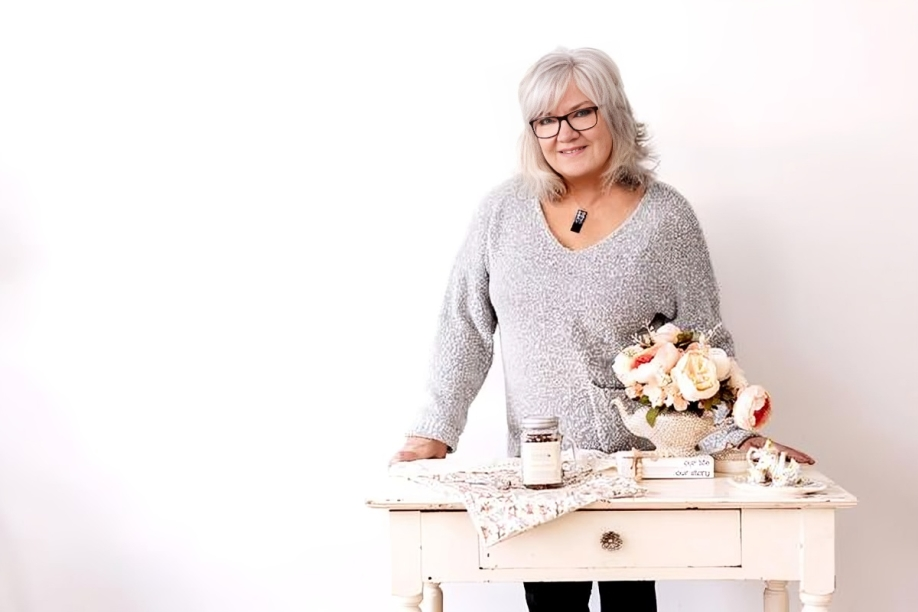 I'm Michele, the founder of THE LOVELY TEA COMPANY.